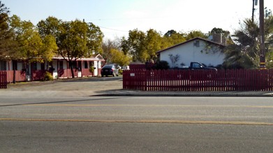 315 Roberts Ln in Bakersfield, CA - Building Photo - Building Photo