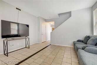 7658 Crystal Village Ln in Las Vegas, NV - Building Photo - Building Photo