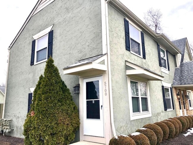 property at 5700 Crossing Ct