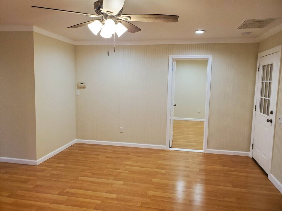 510 Hickory Point Rd in Hampstead, NC - Building Photo