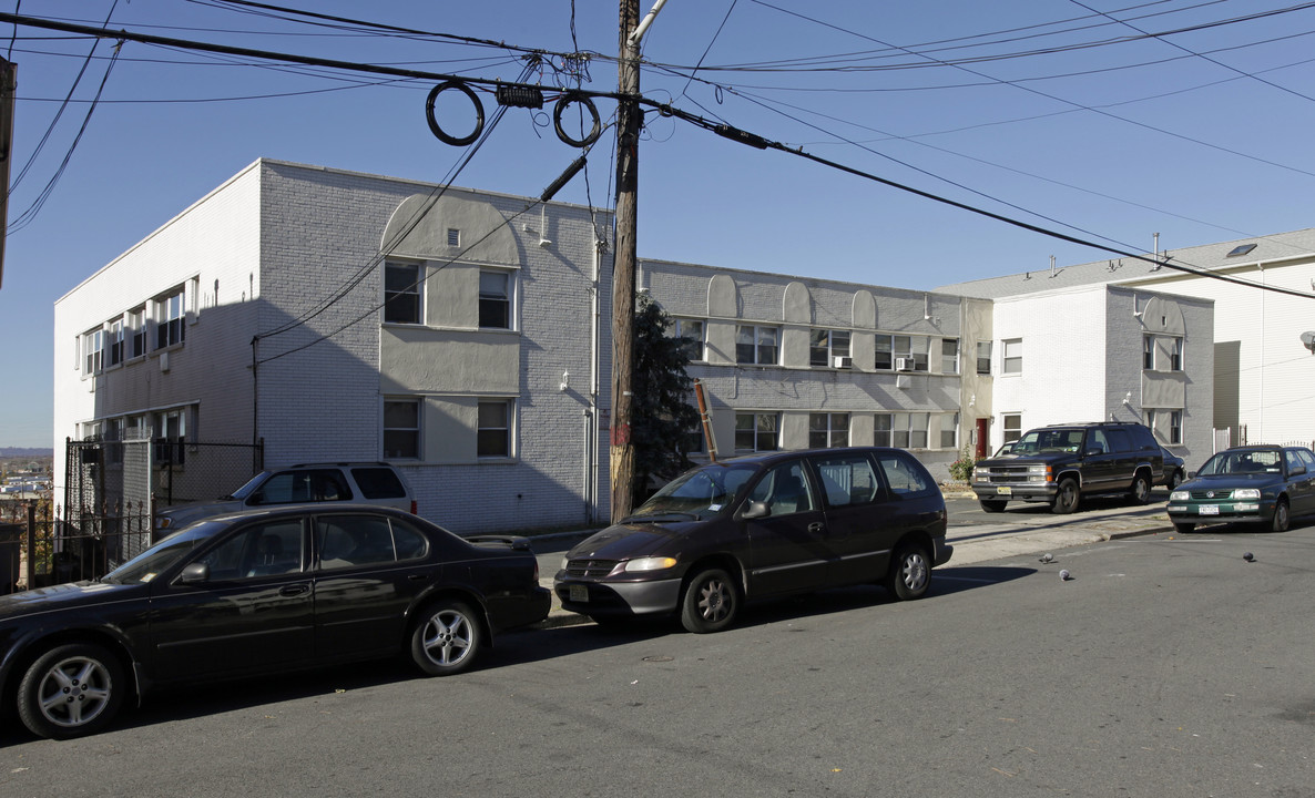 73-83 Western Ave in Jersey City, NJ - Building Photo