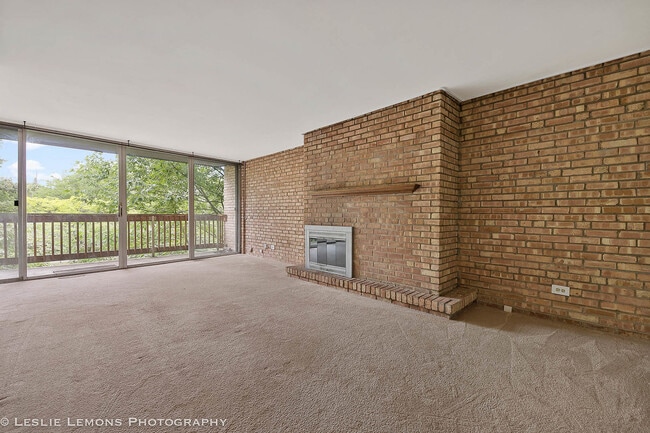 5700 Hillcrest Ln in Lisle, IL - Building Photo - Building Photo