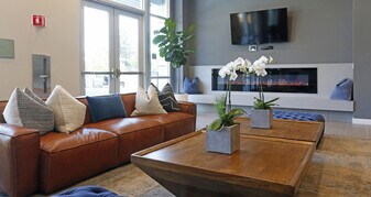 19550 Vallco Pkwy in Cupertino, CA - Building Photo