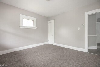 15517 Kipling Ave in Cleveland, OH - Foto de edificio - Building Photo