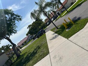 45 Columbia Ct in Deerfield Beach, FL - Foto de edificio - Building Photo