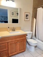 5950 Buckingham Pky, Unit 305 in Culver City, CA - Foto de edificio - Building Photo