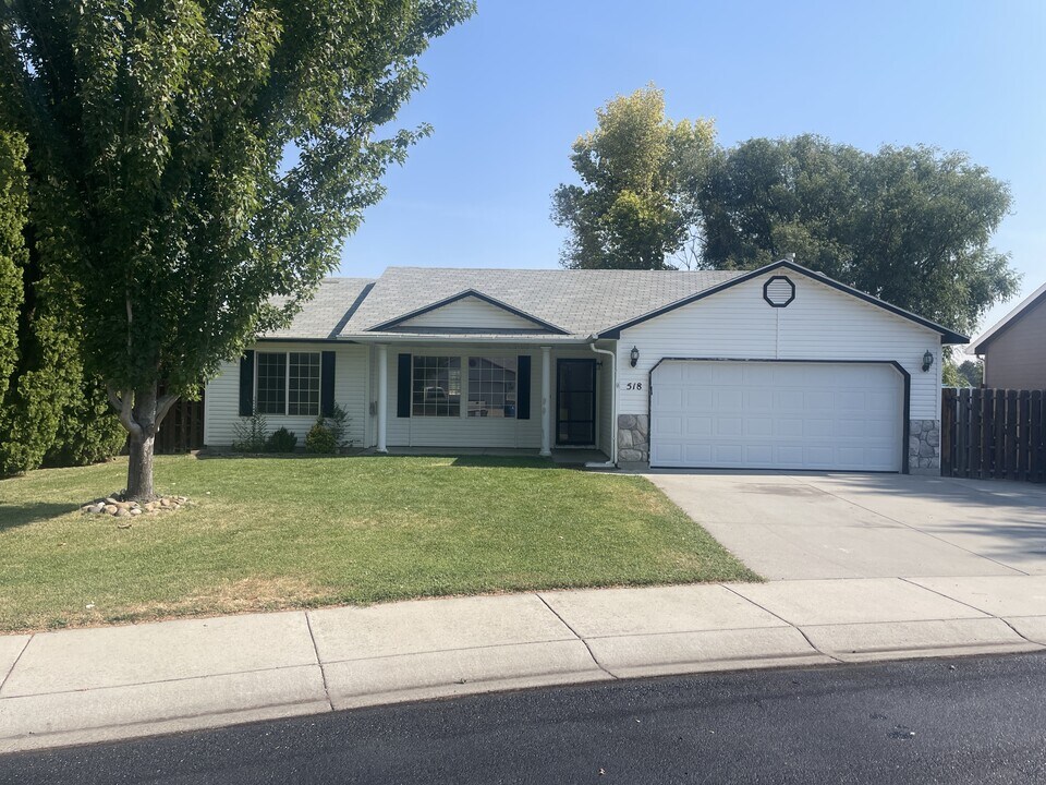 518 Cornwall Way in Fruitland, ID - Building Photo