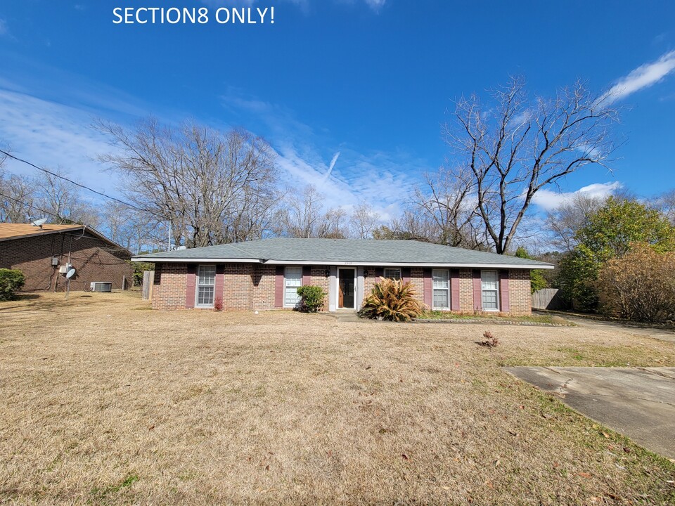 3207 McGehee Rd in Montgomery, AL - Building Photo