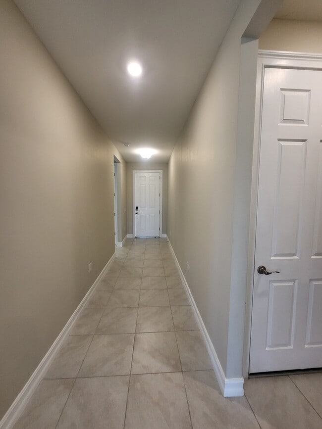 3276 Baravaldo Cir in Cape Coral, FL - Building Photo - Building Photo