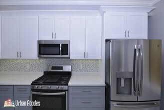 2623 W Crystal St, Unit A02C in Chicago, IL - Building Photo - Building Photo