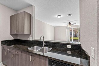 5982 Monterra Club Dr in Greenacres, FL - Foto de edificio - Building Photo