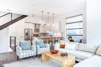 1851 Summit Ave in Dallas, TX - Building Photo - Building Photo