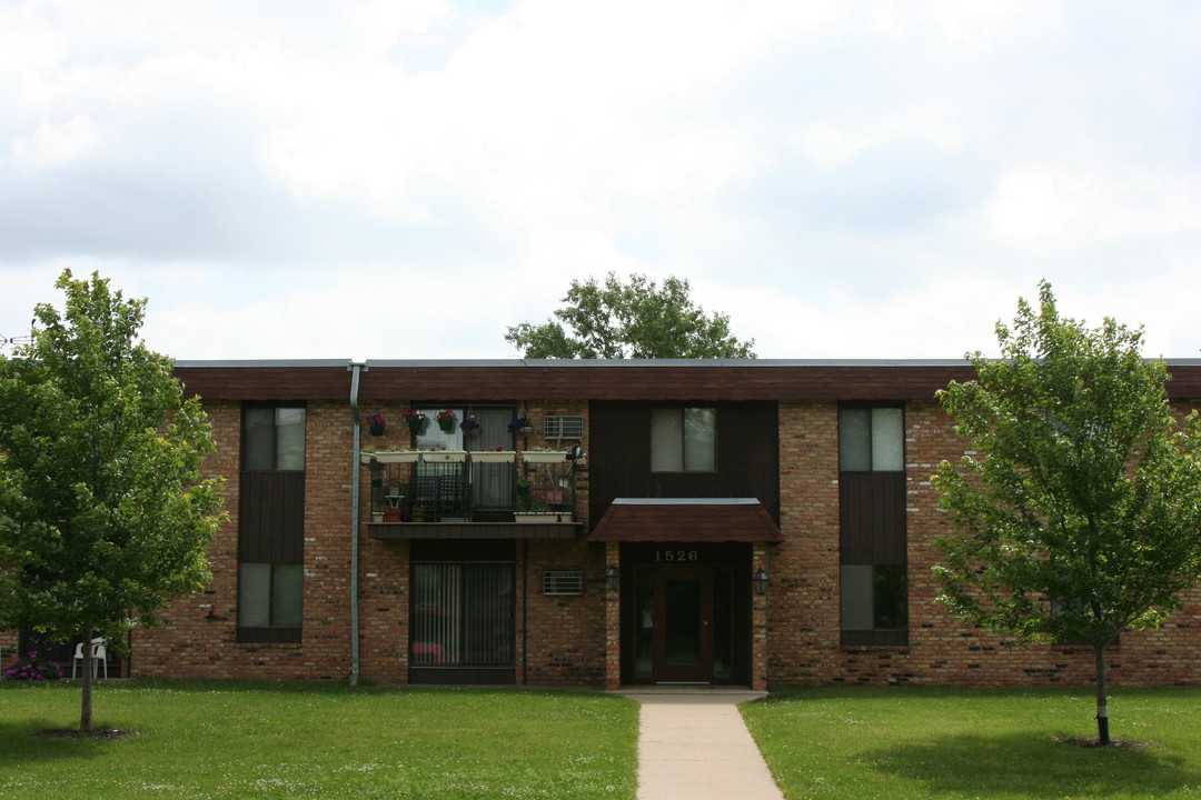 Allen Avenue in West St. Paul, MN - Foto de edificio