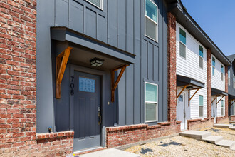 7th Street Townhomes in Odessa, TX - Building Photo - Building Photo