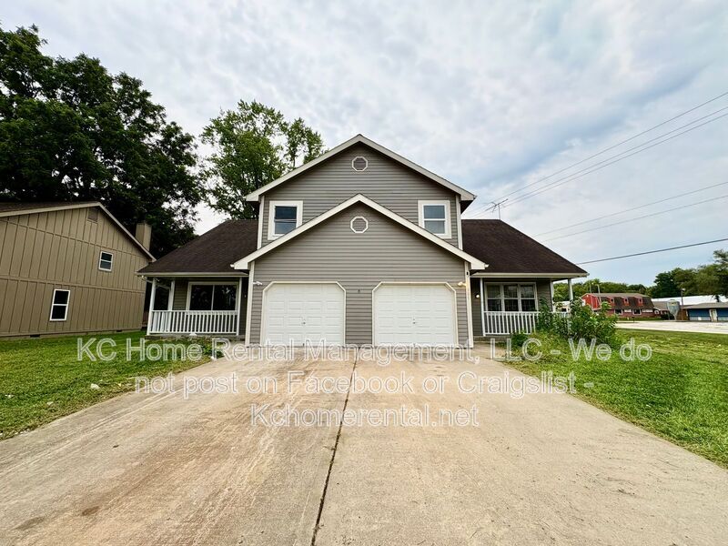 307 E Main St in Smithville, MO - Building Photo