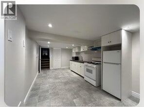 1376 St Luke Rd in Windsor, ON - Building Photo - Building Photo