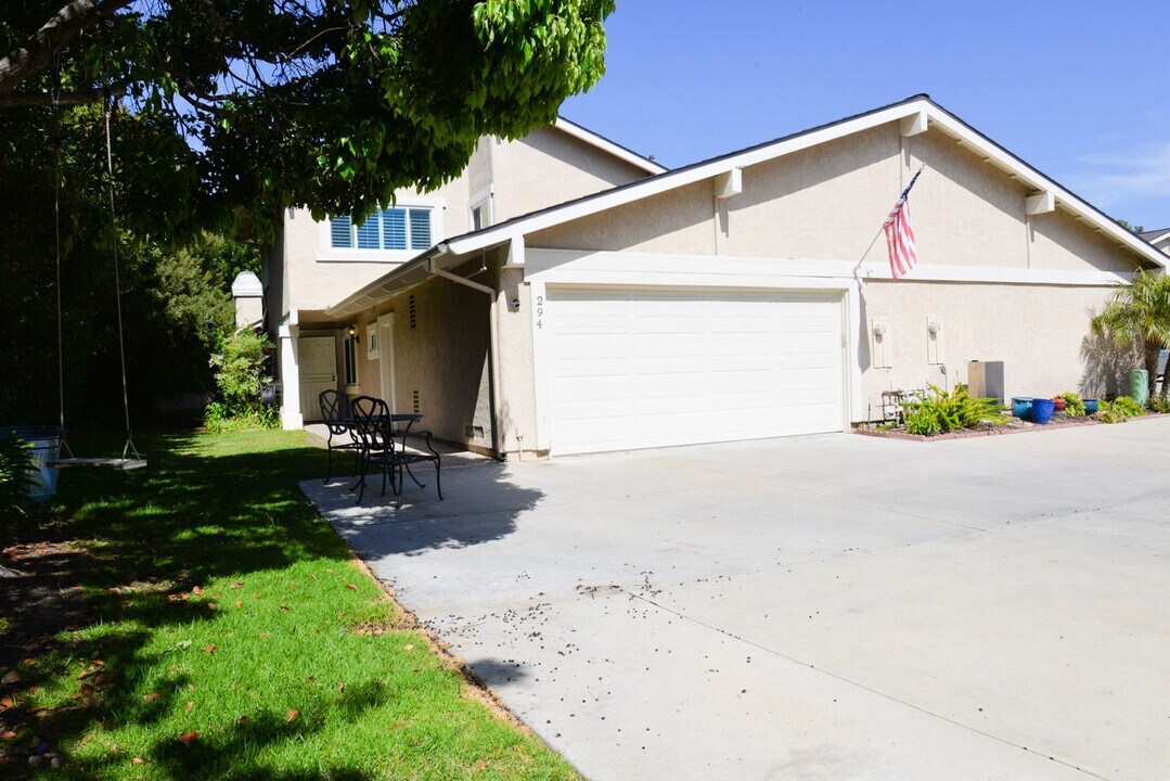 294 Calle Cuervo in San Clemente, CA - Building Photo