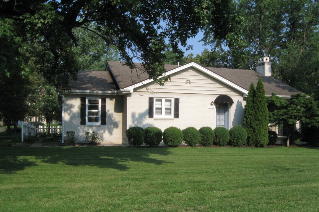 9254 Sappington Rd in St. Louis, MO - Building Photo