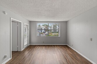 752 Executive Center Dr in West Palm Beach, FL - Building Photo - Building Photo