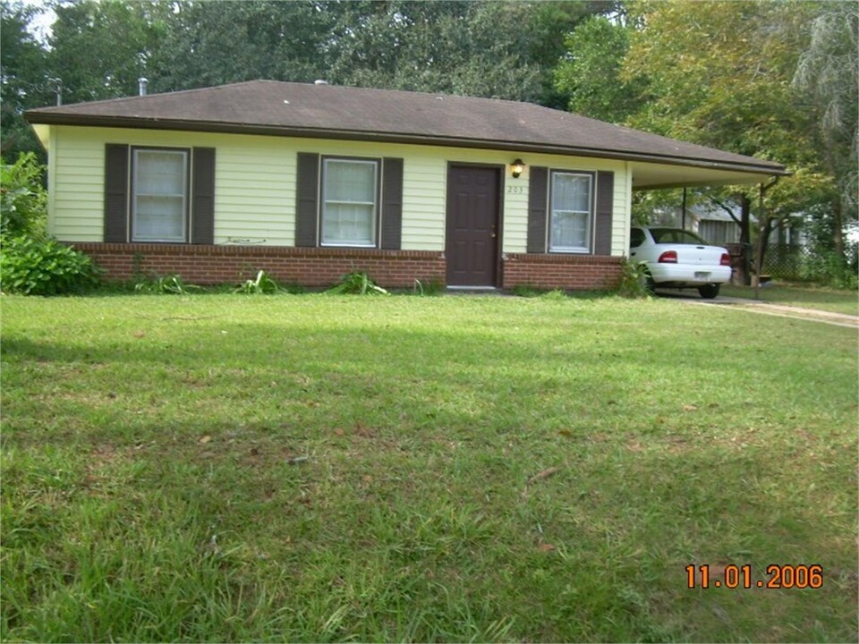 203 Whitehead Dr in Albany, GA - Building Photo