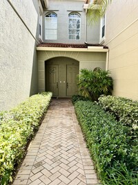 4981 Bonsai Cir in Palm Beach Gardens, FL - Foto de edificio - Building Photo