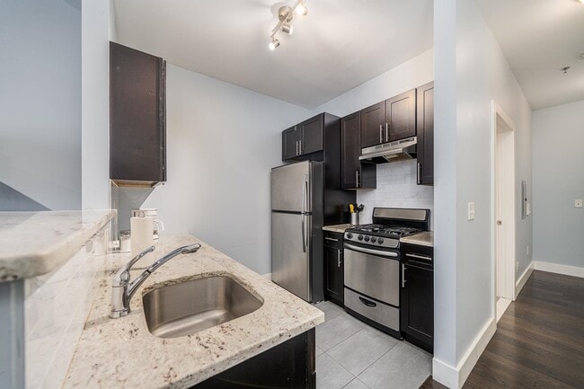 235 Orient Ave in Jersey City, NJ - Building Photo - Building Photo