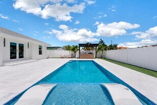 413 SW 15th Ave in Delray Beach, FL - Building Photo