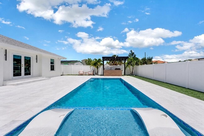 property at 413 SW 15th Ave