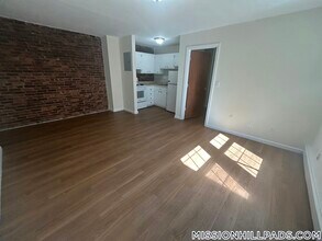 66 S Huntington Ave, Unit 23 in Boston, MA - Building Photo - Building Photo