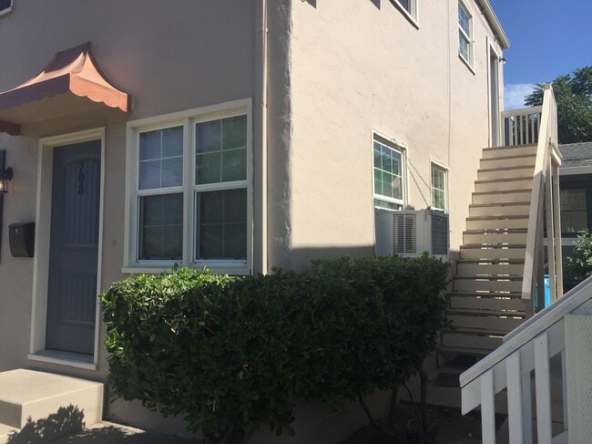 706 9th St, Unit 1