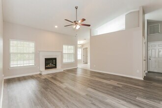 1694 Aston Hall Dr E in Jacksonville, FL - Building Photo - Building Photo