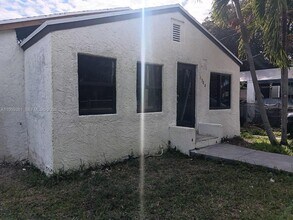 1304 NW 43rd St in Miami, FL - Building Photo - Building Photo