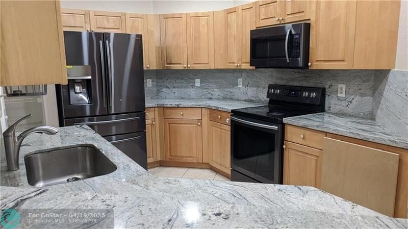 685 Conservation Dr in Weston, FL - Foto de edificio