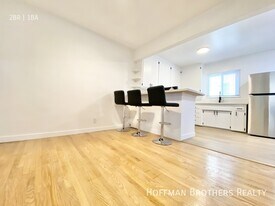 902 Alandele Ave in Los Angeles, CA - Building Photo