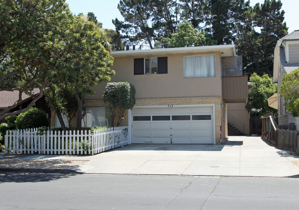 712 Elm St in San Carlos, CA - Building Photo