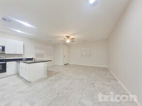 12563 W Gentle Rain Rd in Peoria, AZ - Foto de edificio - Building Photo