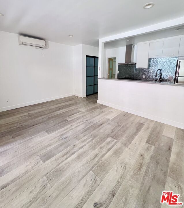 property at 1757 N Kingsley Dr