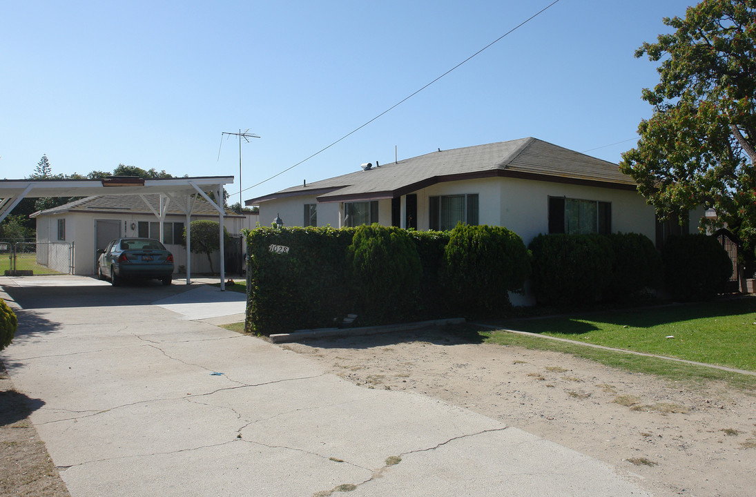 1028 E Collins in Oxnard, CA - Building Photo