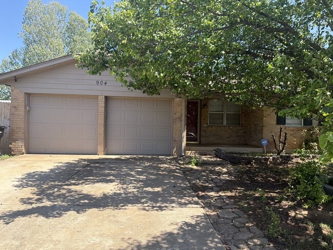 904 S Avery Dr in Moore, OK - Building Photo - Building Photo