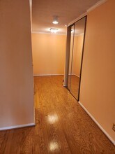 5901 Mt Eagle Dr, Unit 910 in Alexandria, VA - Foto de edificio - Building Photo