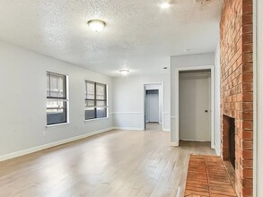 2324 Kingsford Ct in Arlington, TX - Building Photo - Building Photo