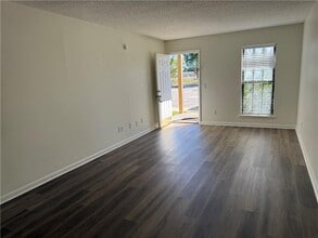 890 E Cherry St in Jesup, GA - Building Photo - Building Photo