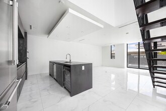 2516 NE 21st St in Fort Lauderdale, FL - Building Photo - Building Photo