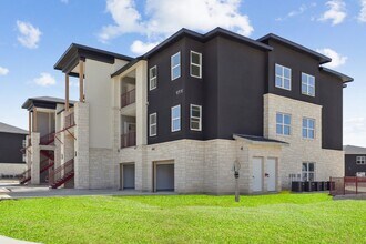 Hillside on Parmer Lane in Austin, TX - Foto de edificio - Building Photo