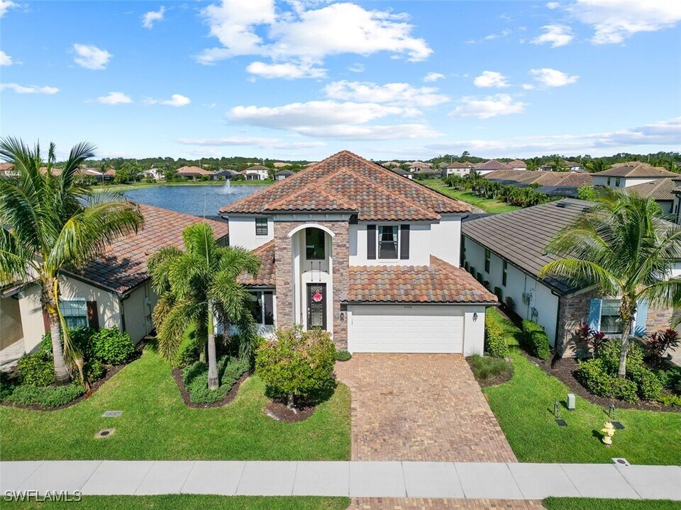 9374 Foxglove Ln in Naples, FL - Building Photo