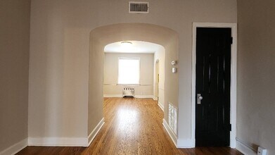 7752 Kingsbury Blvd, Unit 1st floor in Clayton, MO - Foto de edificio - Building Photo