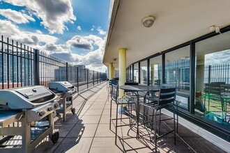 2930 N Sheridan Rd, Unit Apt 601 in Chicago, IL - Building Photo - Building Photo