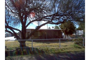 19081 E Palm Ln in Black Canyon City, AZ - Foto de edificio - Building Photo