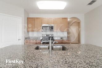 325 Aberdeen Dr in Davenport, FL - Building Photo - Building Photo