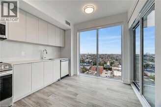 2088 James St in Burlington, ON - Building Photo - Building Photo